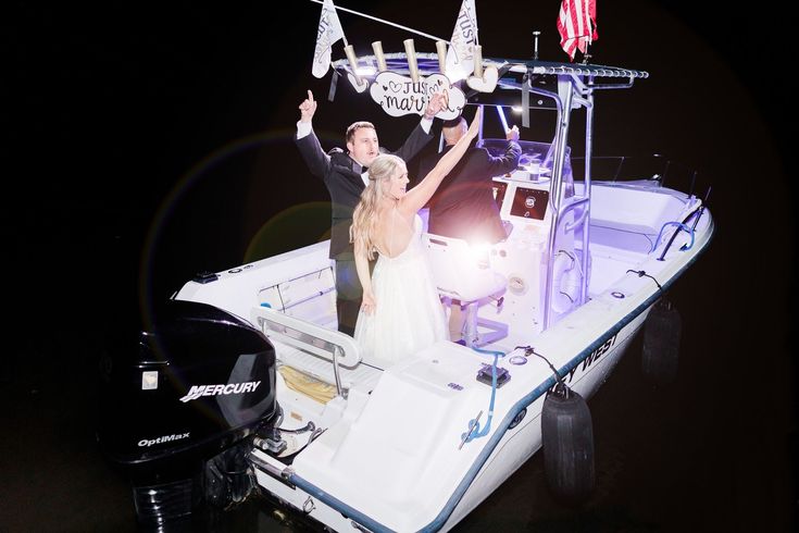 Private boat exit on your wedding day 